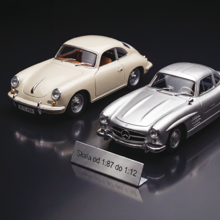 Wystawa modeli samochodów w mikroskali